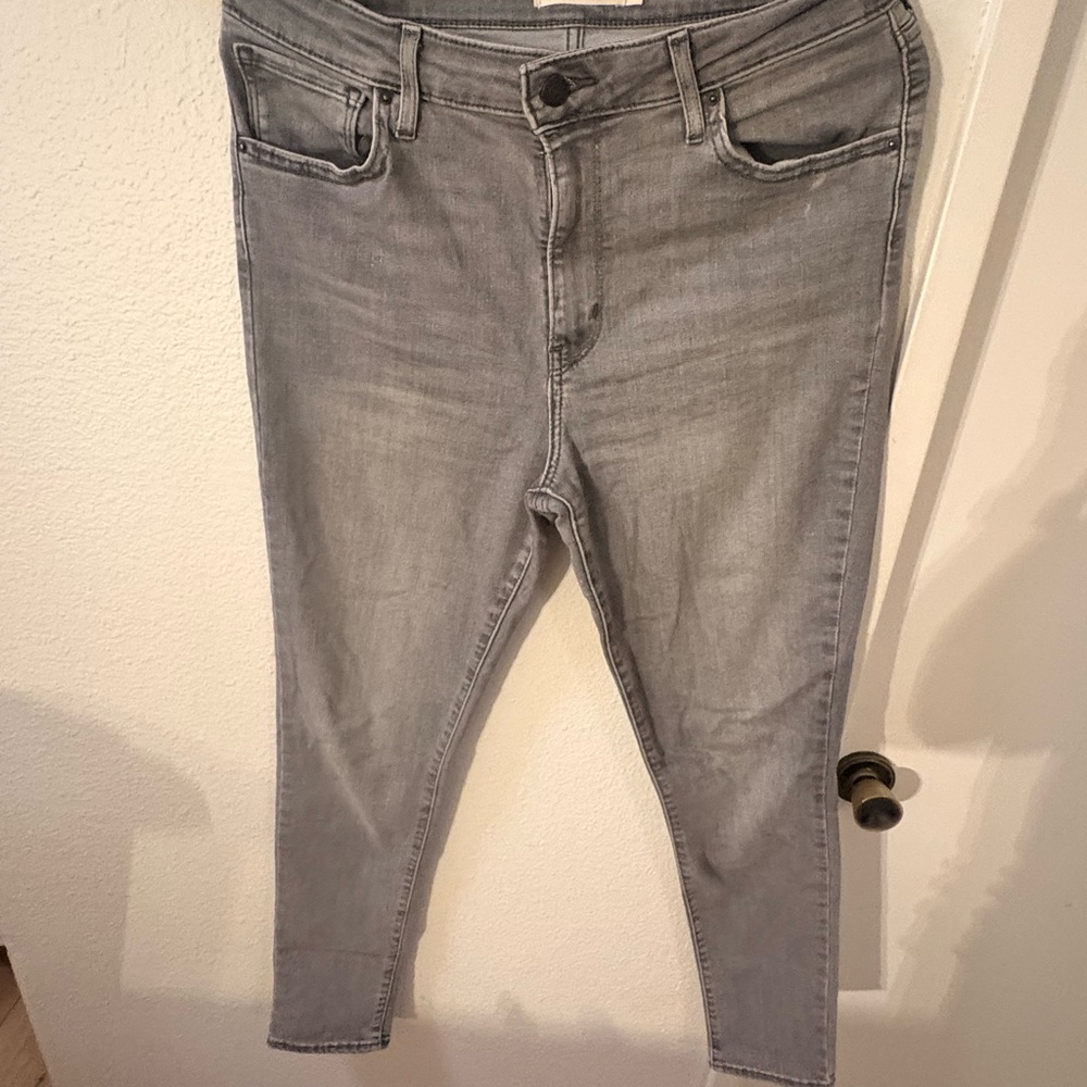 Levi's Women's Skinny Jeans - Light Gray